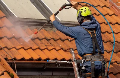 Démoussage et hydrofuge de toiture à Tréziers